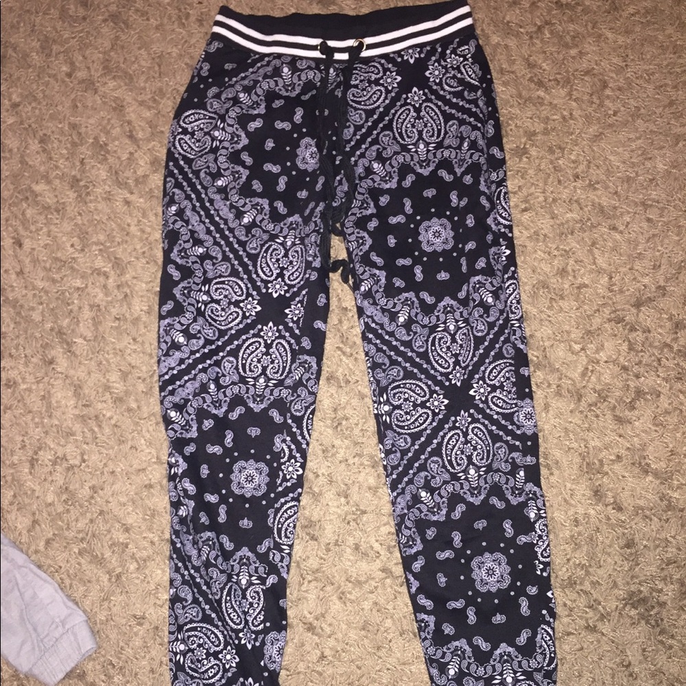 Joggers - Picture 2 of 4